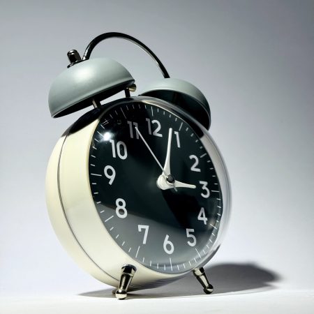 Classic Curved Alarm Clock (Black)